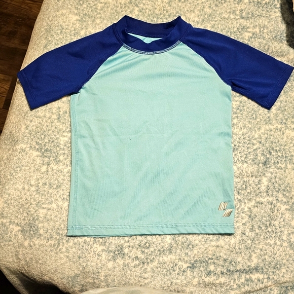 Childrens Place Boys 5T Rashguard Swim Shirt - Picture 1 of 3